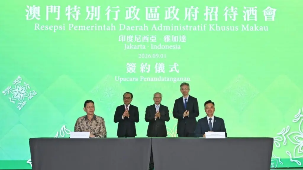 行政長官岑浩輝見證產業中心與印尼國營醫藥企業Kimia Farma的簽署儀式 行政長官岑浩輝見證產業中心與印尼國營醫藥企業Kimia Farma的簽署儀式